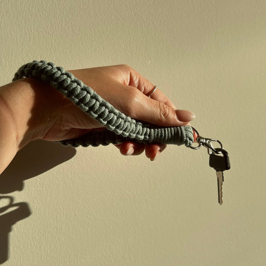 Macrame Wristlet Keychain – Handmade Cotton Boho Key Ring for Women Gifts