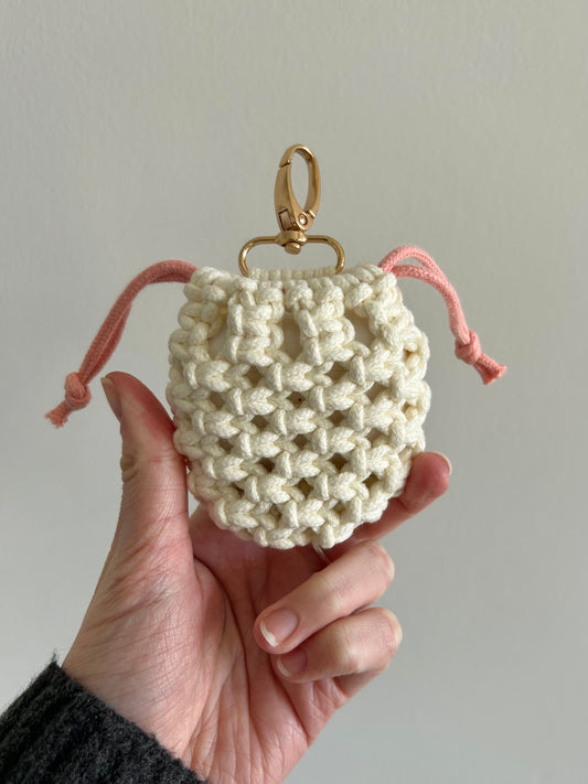 Macrame Earbud Case Holder – Handmade Boho AirPods Pouch, Cotton Cord Earphone Cover, Cute Tech Accessory Gift