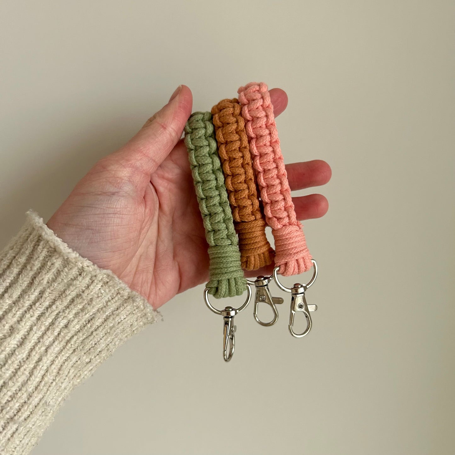 Macrame Finger Loop Keychain – Handmade Cotton Boho Wristlet Key Ring