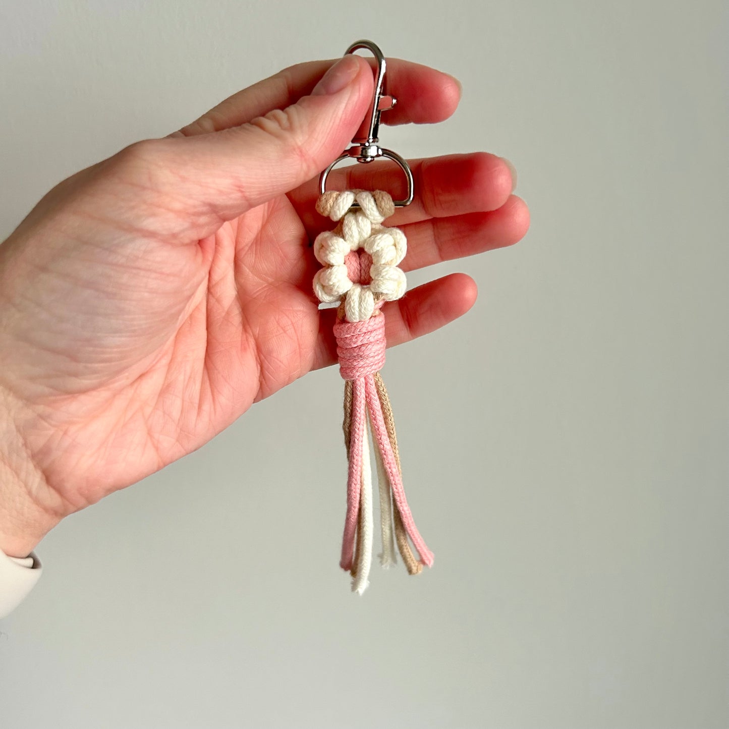 Macrame Flower Keychain – Handmade Cotton Boho Key Ring Gift for Women