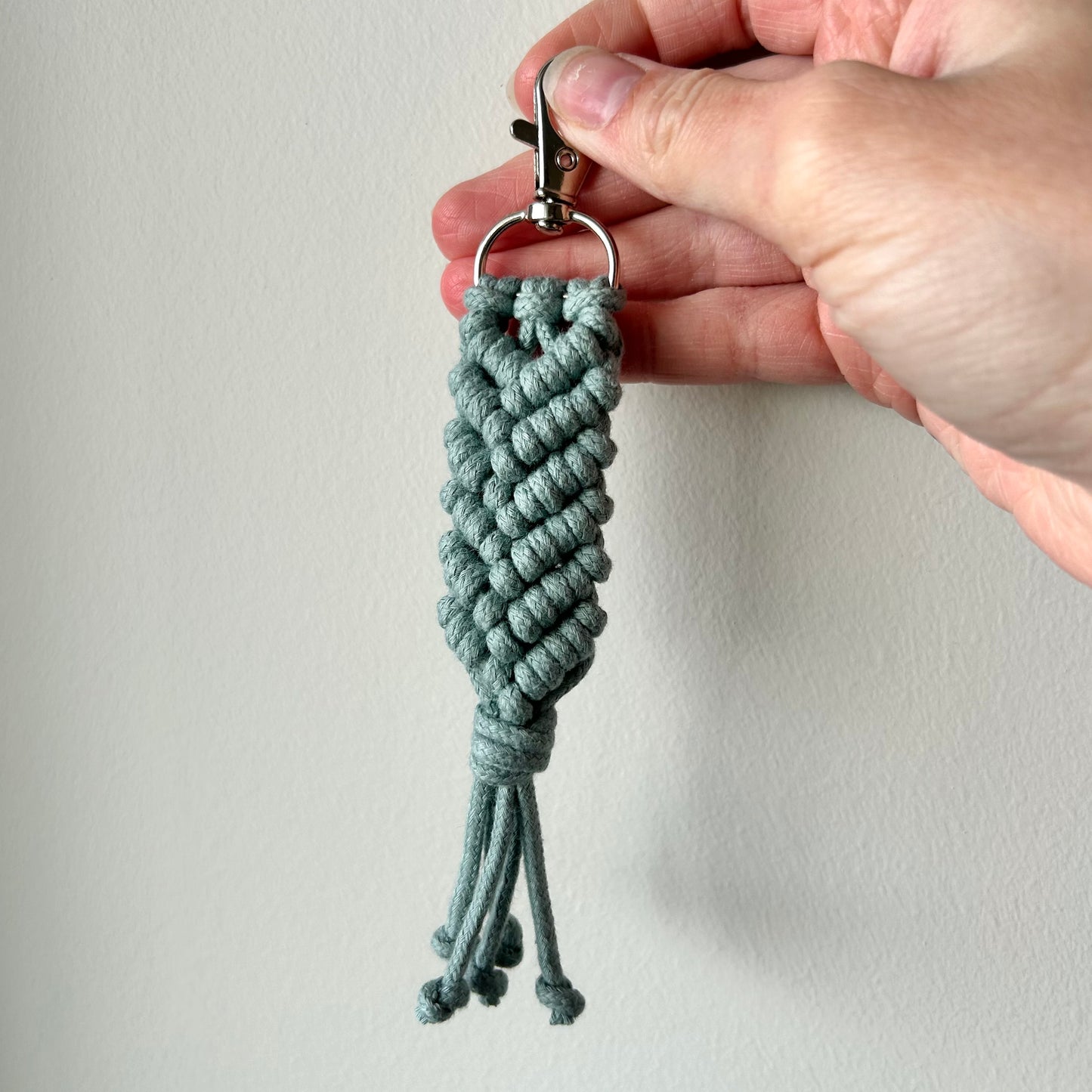 Macrame Fishtail Keychain – Handmade Cotton Boho Key Ring Gift