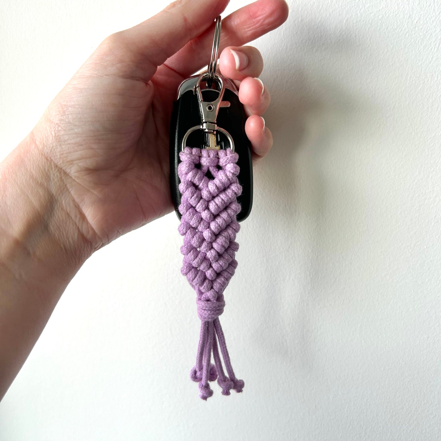 Macrame Fishtail Keychain – Handmade Cotton Boho Key Ring Gift