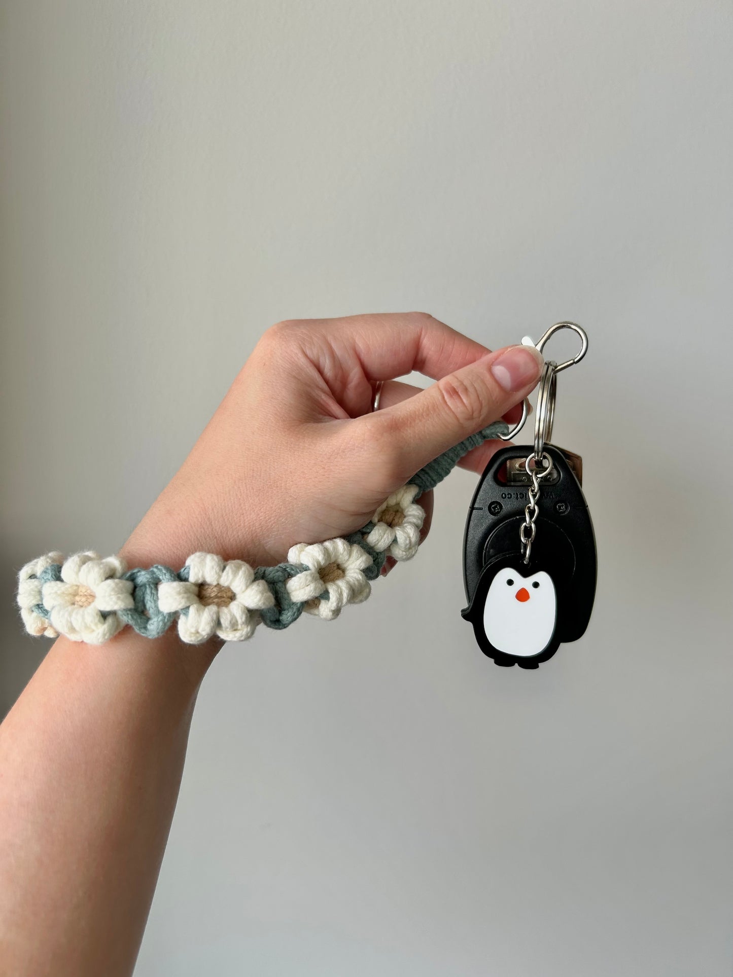 Flower Macrame Wristlet Keychain – Handmade Boho Floral Keychain for Keys & Bags