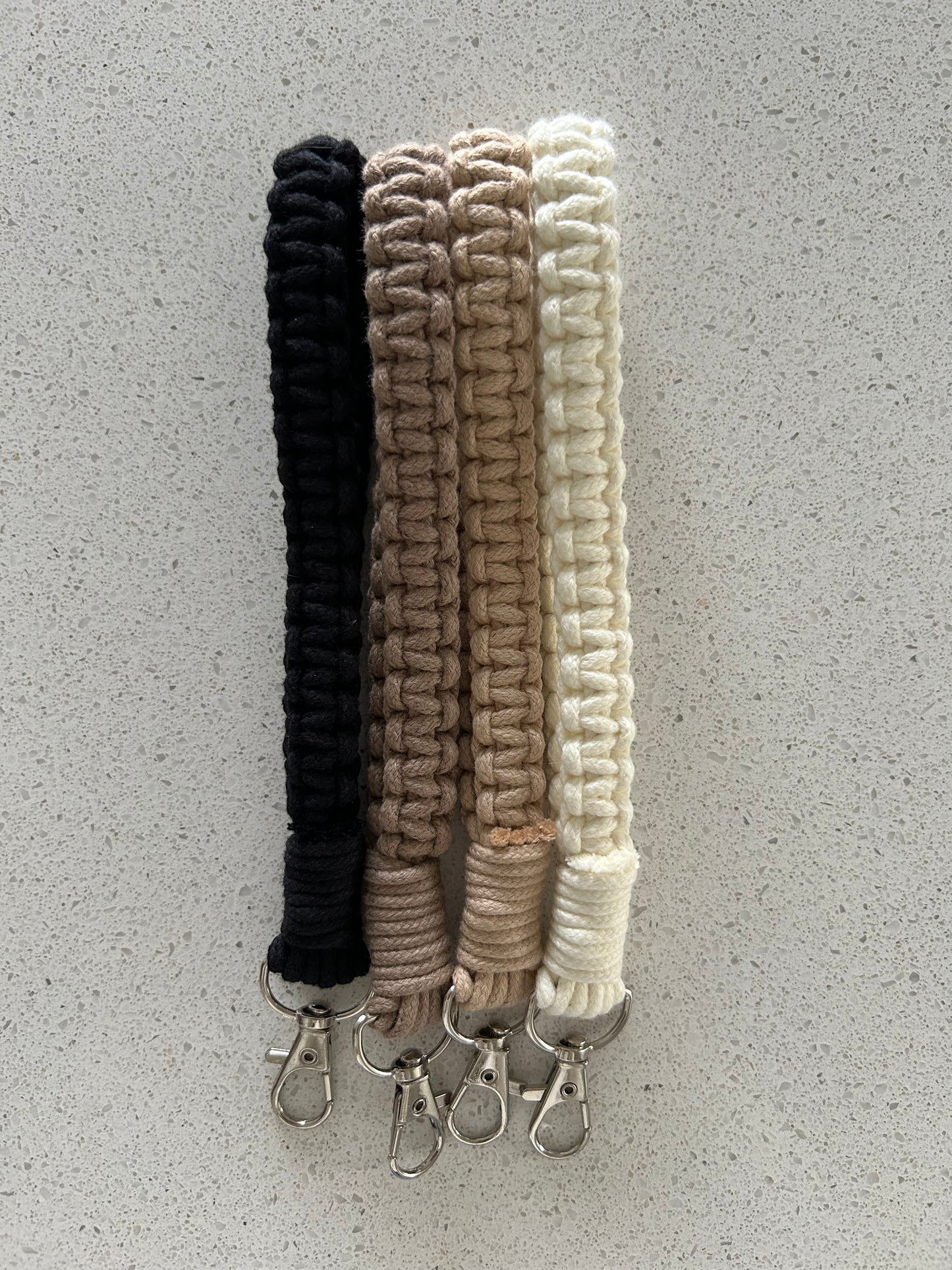 Macrame Wristlet Keychain – Handmade Cotton Boho Key Ring for Women Gifts