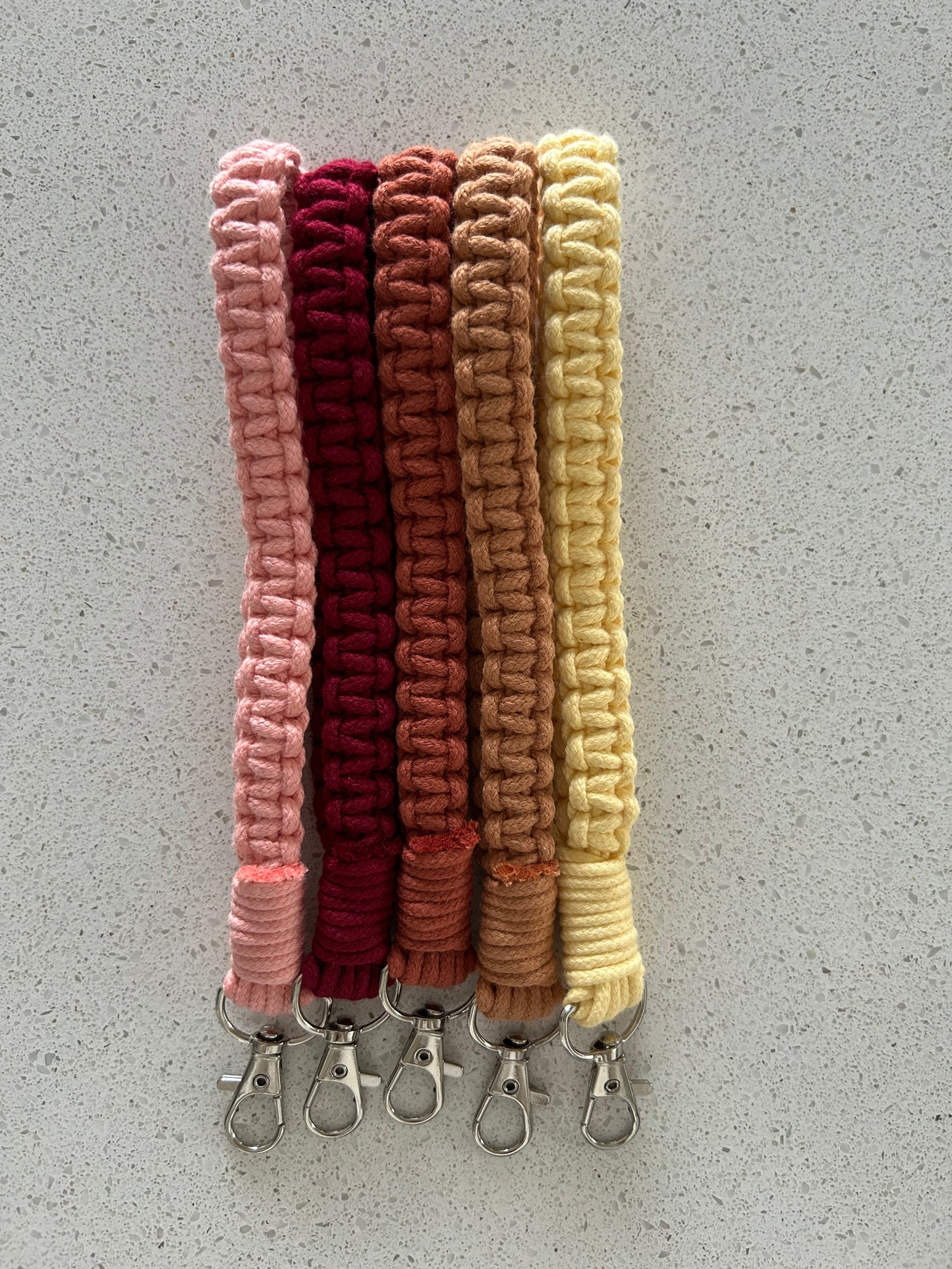 Macrame Wristlet Keychain – Handmade Cotton Boho Key Ring for Women Gifts