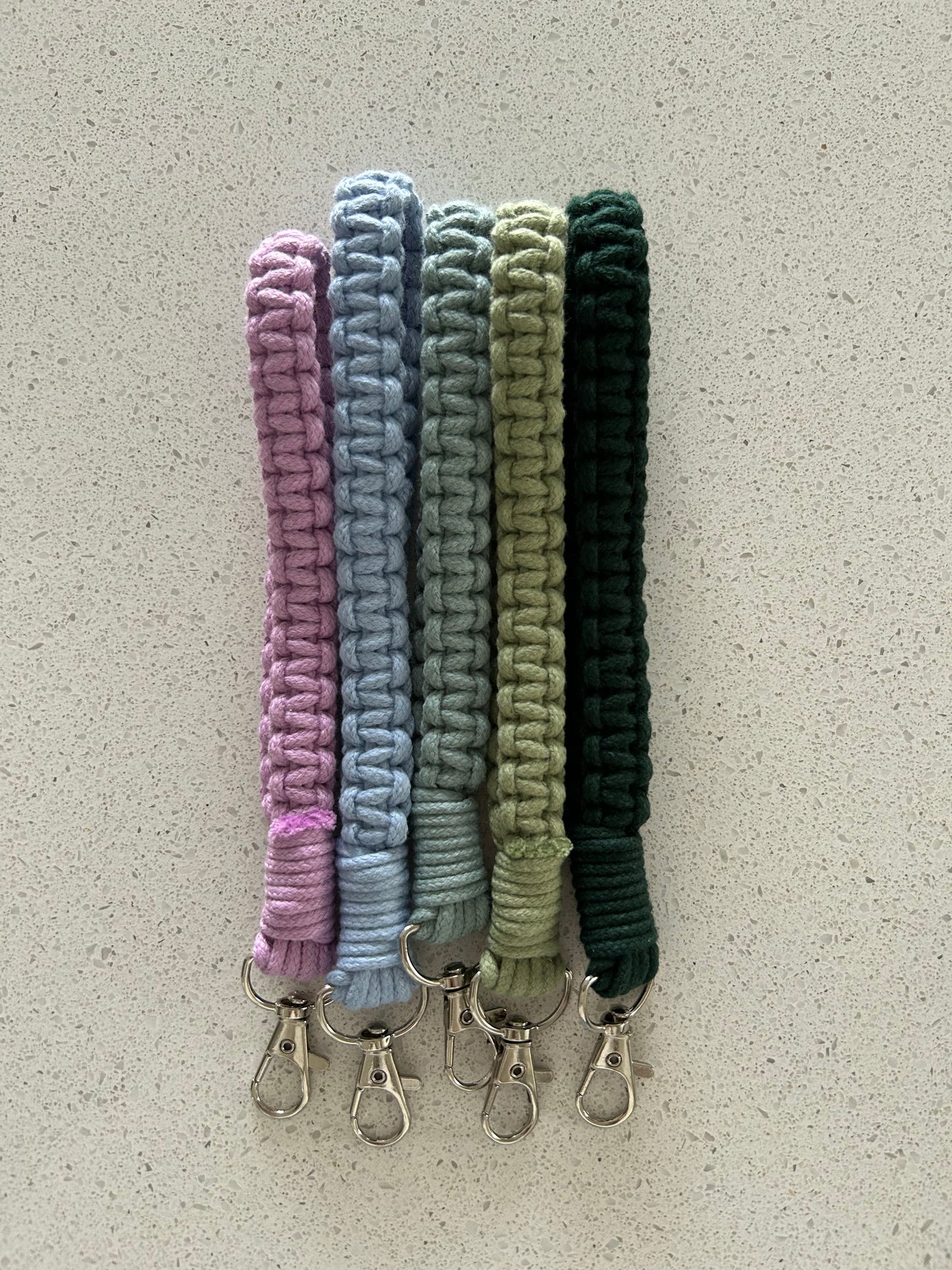 Macrame Wristlet Keychain – Handmade Cotton Boho Key Ring for Women Gifts