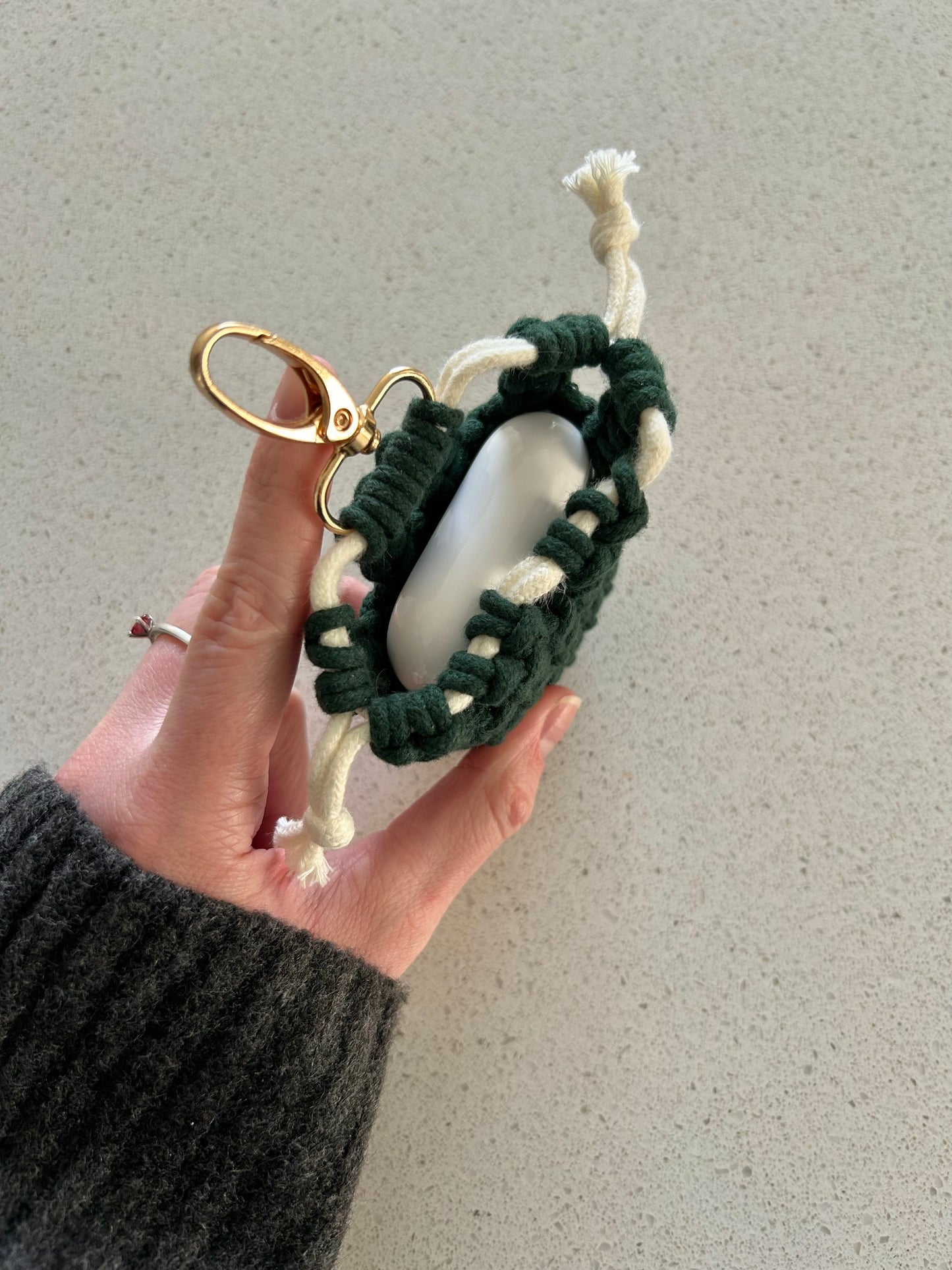 Macrame Earbud Case Holder – Handmade Boho AirPods Pouch, Cotton Cord Earphone Cover, Cute Tech Accessory Gift