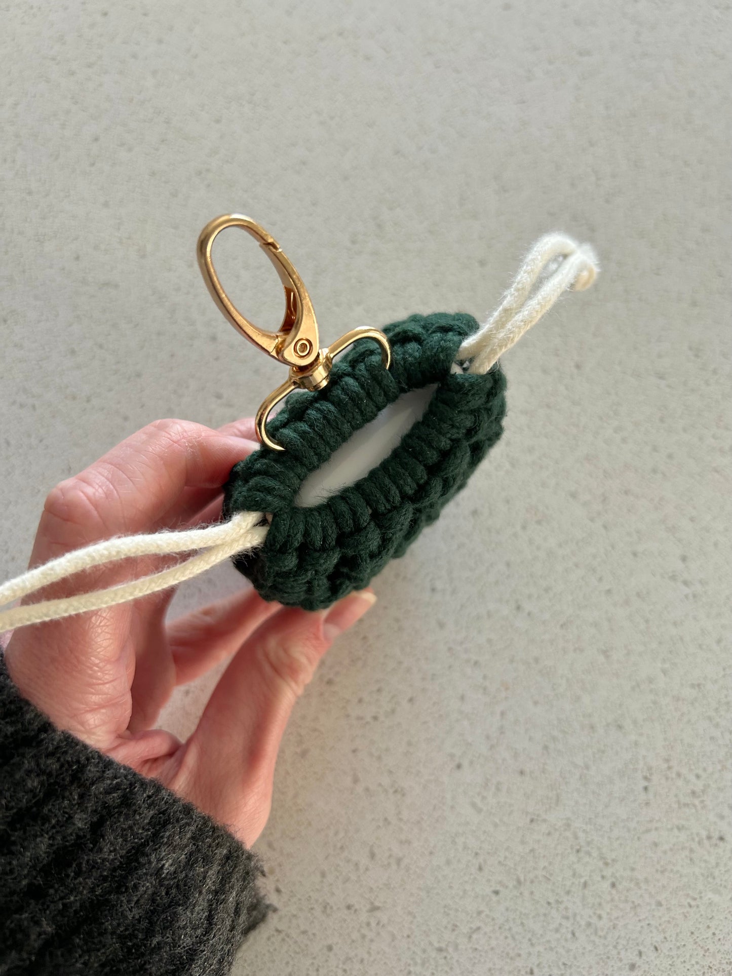 Macrame Earbud Case Holder – Handmade Boho AirPods Pouch, Cotton Cord Earphone Cover, Cute Tech Accessory Gift
