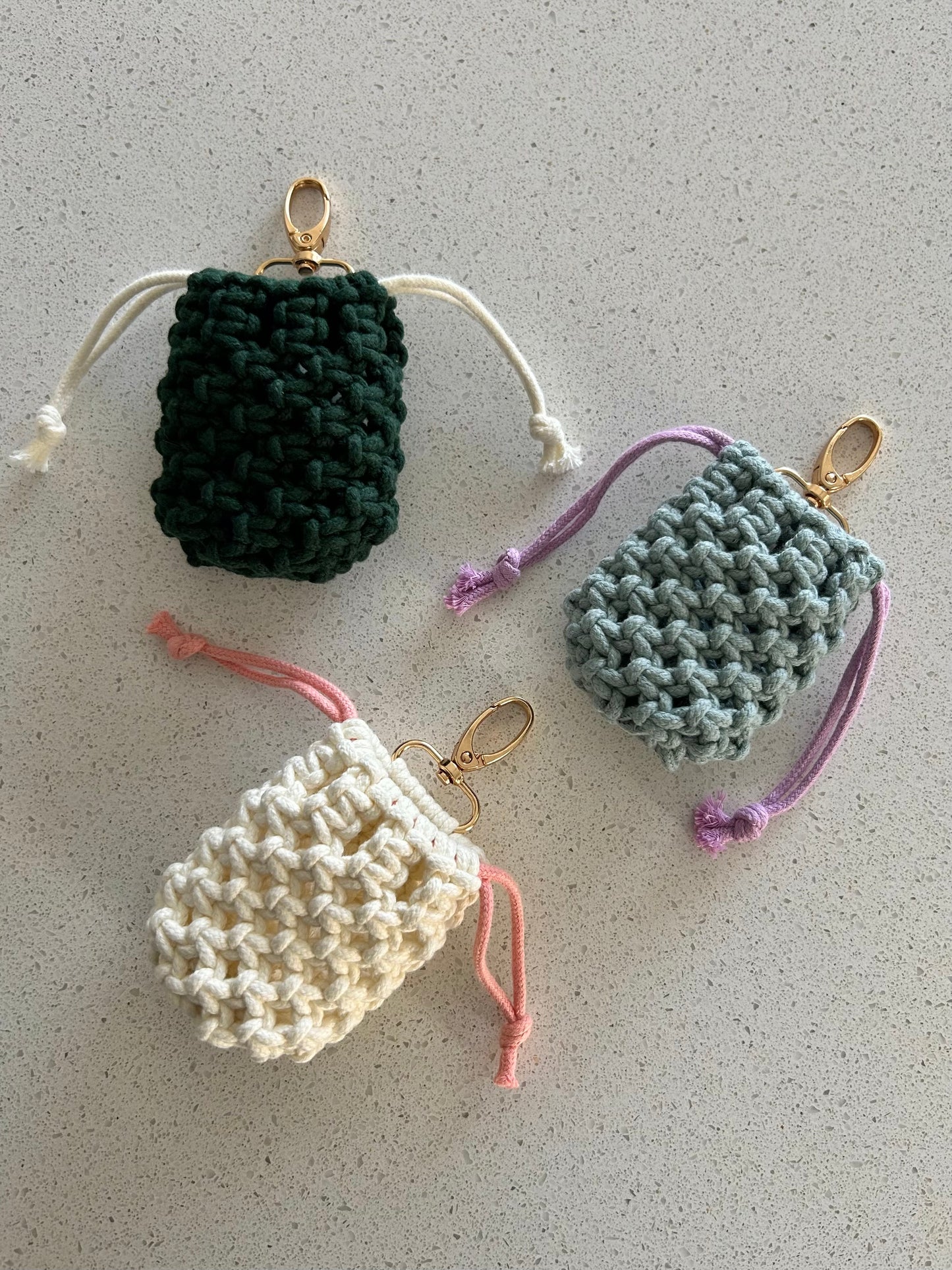 Macrame Earbud Case Holder – Handmade Boho AirPods Pouch, Cotton Cord Earphone Cover, Cute Tech Accessory Gift